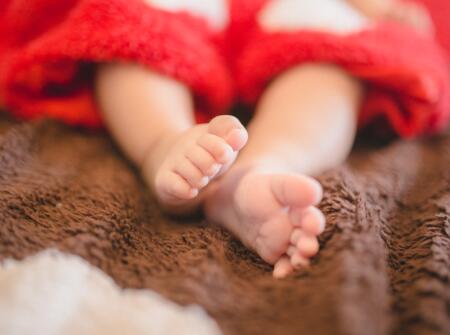 宝宝发烧时要穿袜子吗 发烧时的护理方法